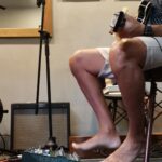 Rafa Flores durante sesión de grabación en Rec Audio Estudio Cancún